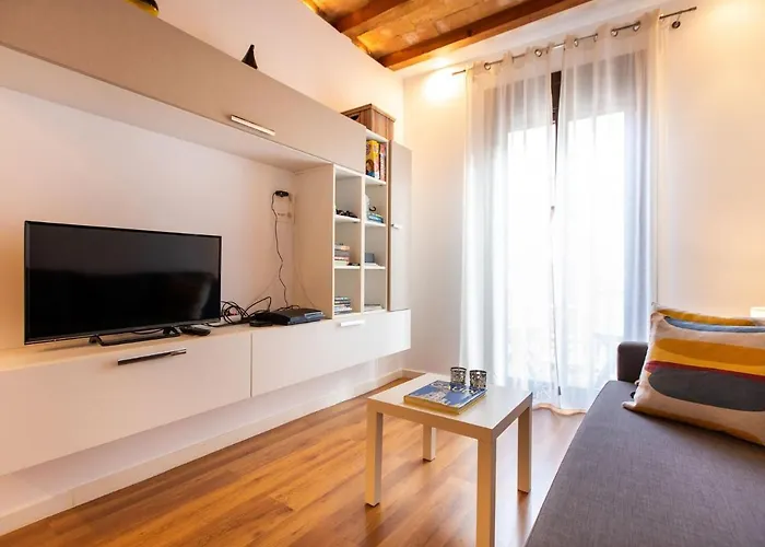 Tapioles - Lovely Apartment In Poble Sec Barcelona