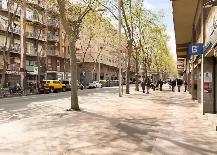 Bebarceloner Sant Andreu Apartments - 3 Bedrooms