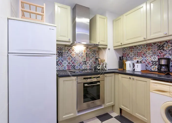 Modern Flat Near Sagrada Familia Ideal For Family Barcellona