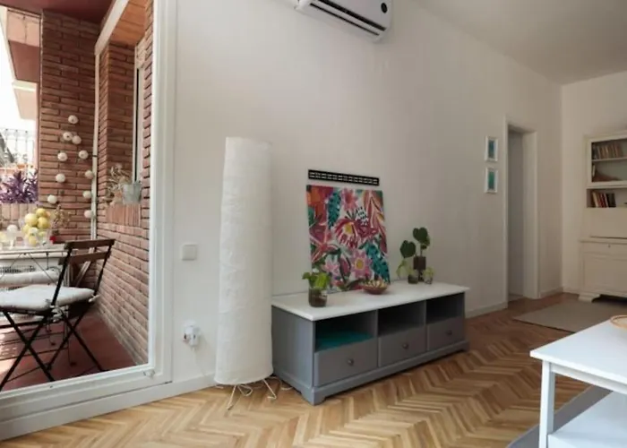 Renovated Apartment In Vila De Gracia Barcelona