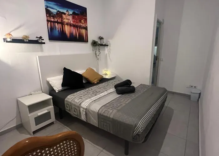 Rooms In Spacious Apartment In City Center Barcelona
