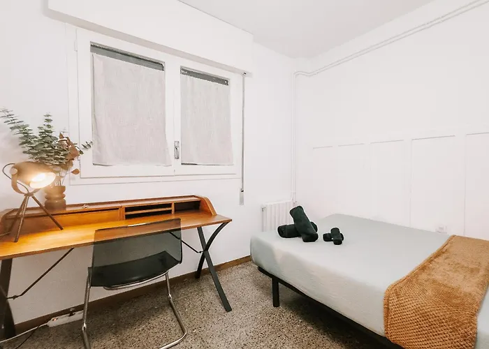 Rooms In Apartment Near Gracia Barcelona