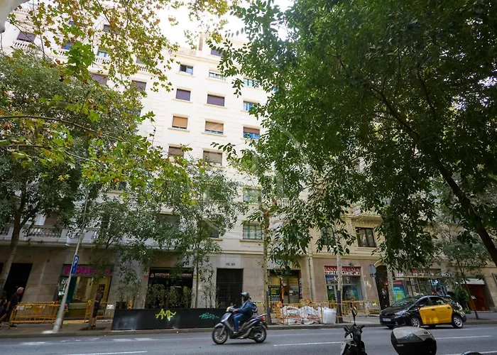 Eixample Esquerra Apartment - Barcelona Center