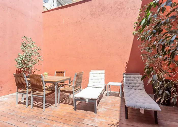My Space Emirates - Fully Equipped Apartments Near The Beach With Shared Pool Barcelona