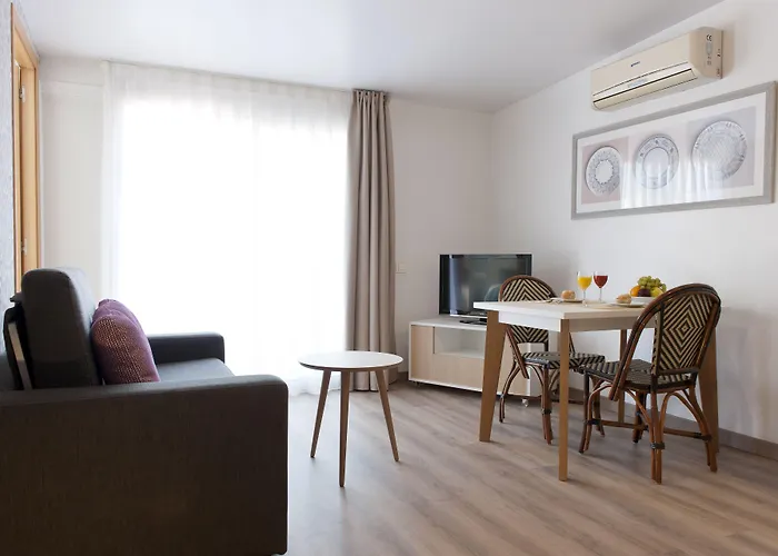 Mh Apartments S. Familia Barcelona