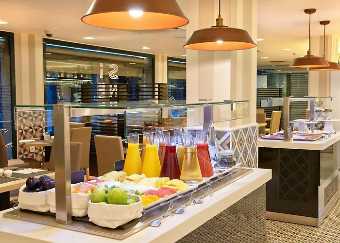Nh Barcelona Les Corts Hotel