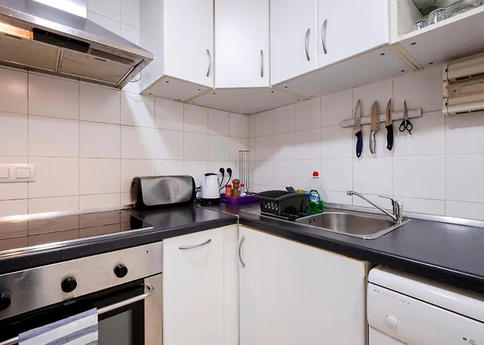 Three Bedroom Apartment In Sants Barcelona