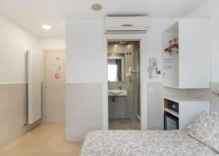 Hostal House