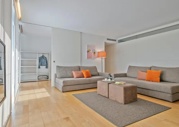 Lugaris Beach Apartments